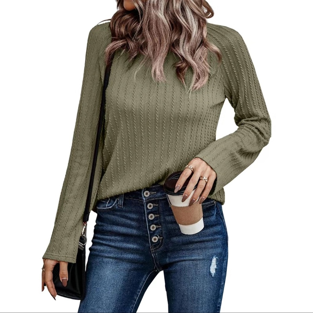 💜 Sage green long sleeve cable knit crewneck tee